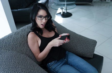 Smalltits stepdaughter pussylicked by milf